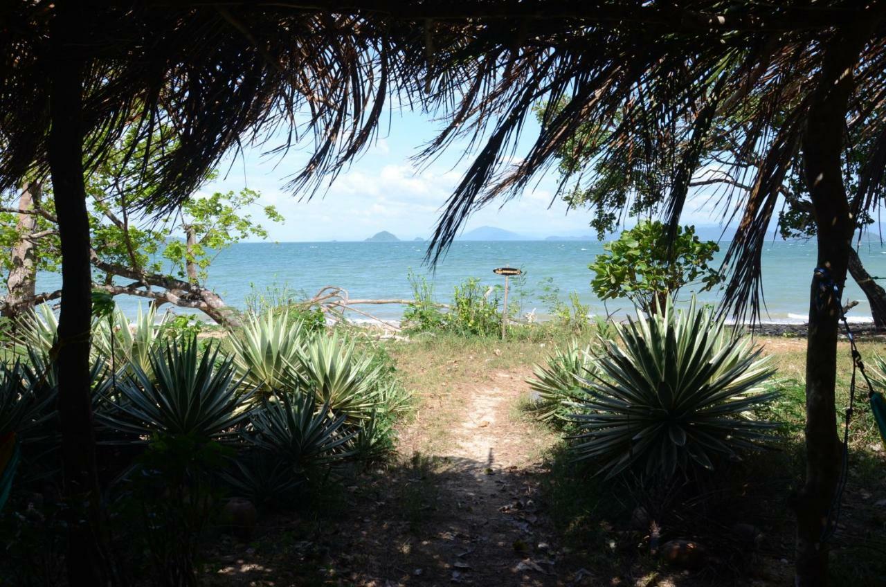 Reggae Island Private Island Hotel Koh Phayam Exterior foto