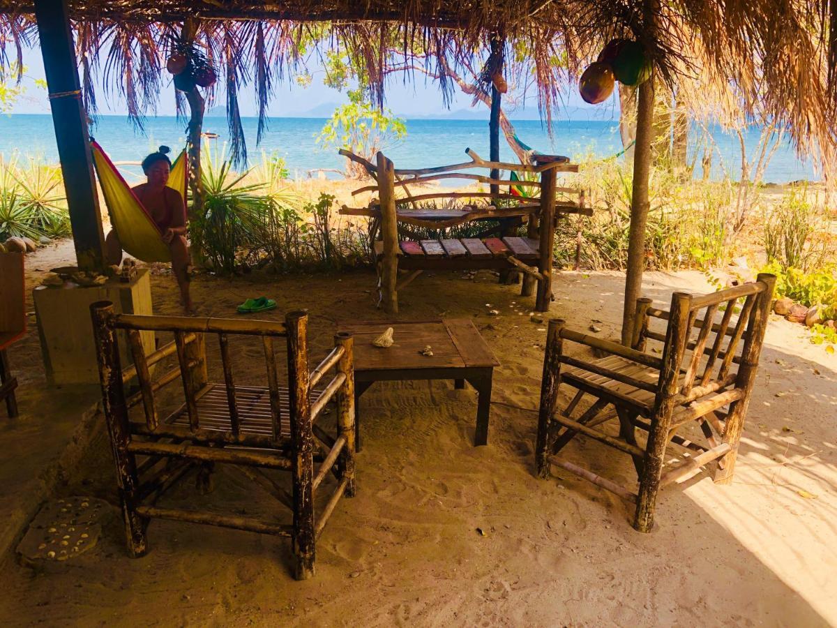 Reggae Island Private Island Hotel Koh Phayam Exterior foto